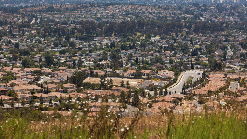 A hill in Yorba Linda, California with a lot of real estate. This is also where Yorba Linda SEO Company Website Promoters is based.