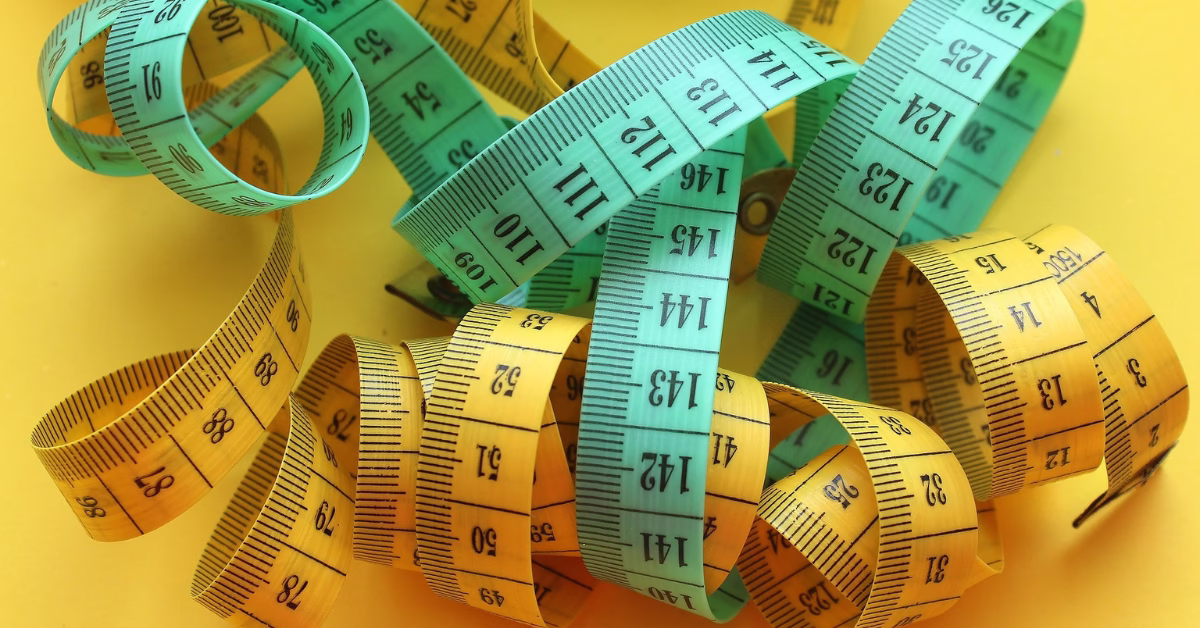 Multiple tape measures. Sizing in Divi.